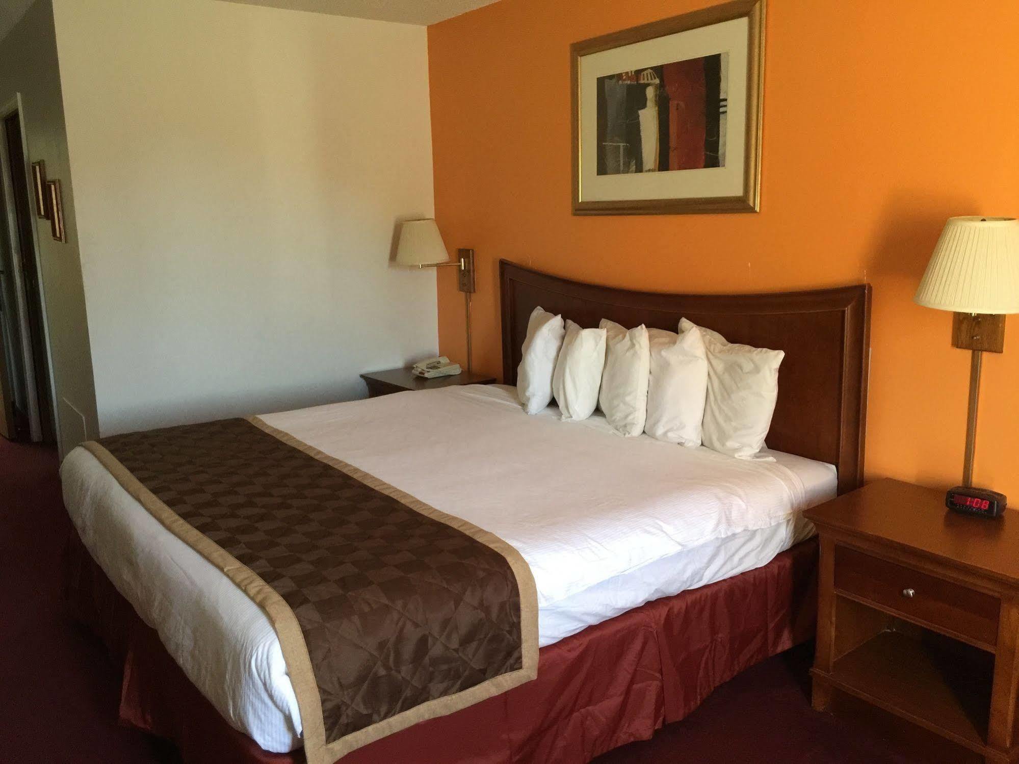 Lake Tree Inn & Suites Marion Eksteriør billede